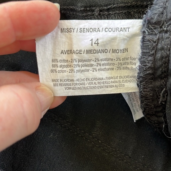 Gloria Vanderbilt Curvy Black Jeans - Picture 4 of 6